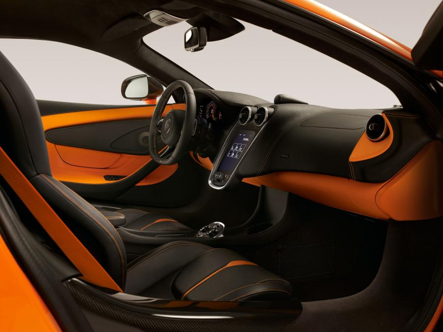  McLaren 570S Coupe 2015 года  (фото 2 из 38)